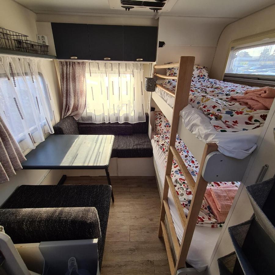 Готель Louise'S Camper Neusiedl an der Zaya Екстер'єр фото